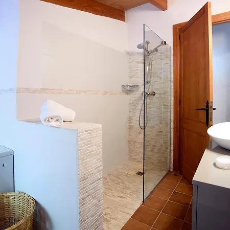 Sleeps 6 Pool Air Con Wifi